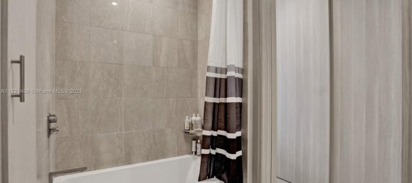 3 Schlafzimmer Gewerbliche Immobilien in Miami, USA, Nr. 615451 3