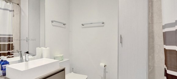 3 Schlafzimmer Gewerbliche Immobilien in Miami, USA, Nr. 615451 4