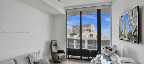 3 Schlafzimmer Gewerbliche Immobilien in Miami, USA, Nr. 615451 2