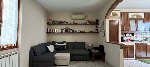 4 bedrooms Apartment in Calenzano, Italy No. 374685 2
