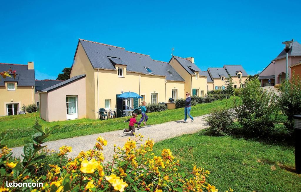 2 bedrooms House in Le Tronchet, France No. 264061