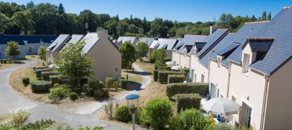 2 bedrooms House in Le Tronchet, France No. 264061 4