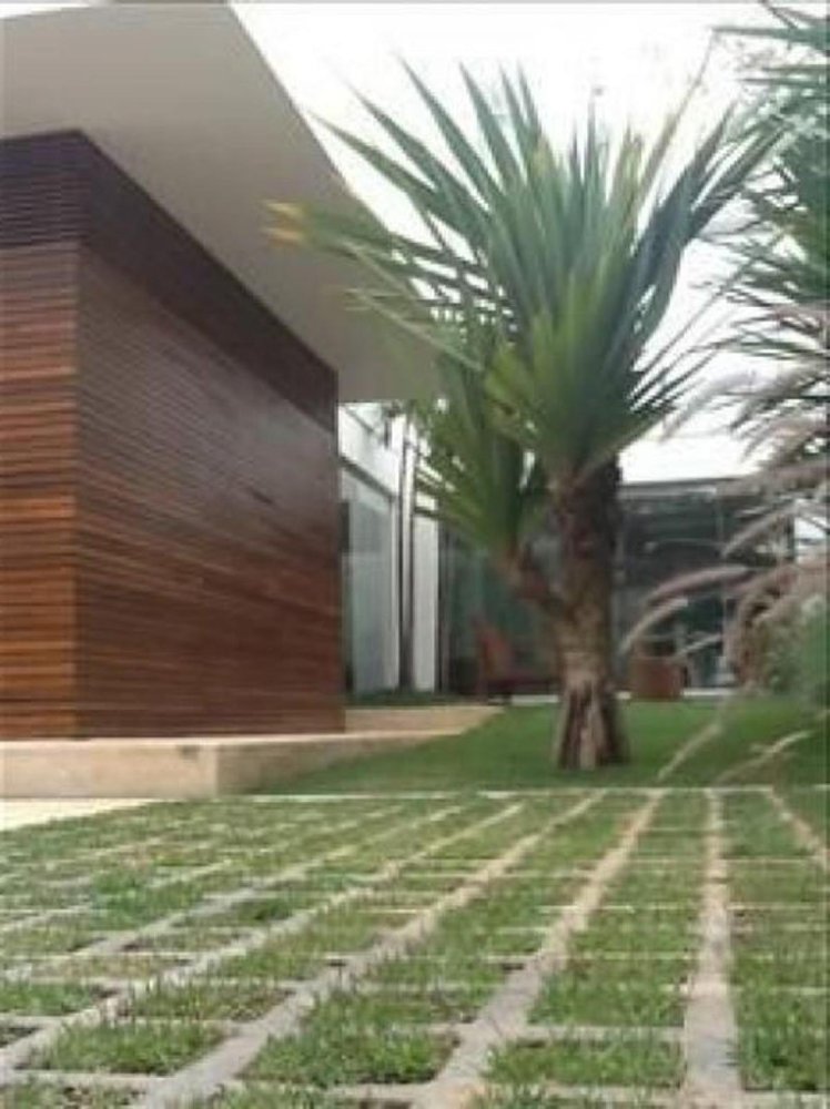 Casa de 3 dormitorios en Sao Paulo, Brazil No. 490052