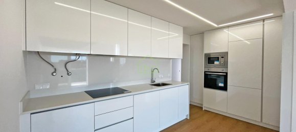 Casa de 3 dormitorios en Povoa de Varzim, Portugal No. 24656 2