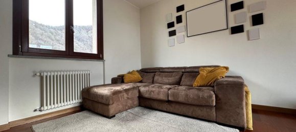 3-salle Appartement à Canzo, Italy No. 9407 5