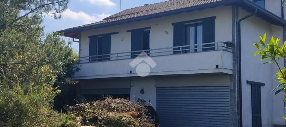 3 bedrooms Villa in Lonate Pozzolo, Italy No. 142619 9