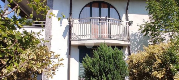 3 bedrooms Villa in Lonate Pozzolo, Italy No. 142619 2