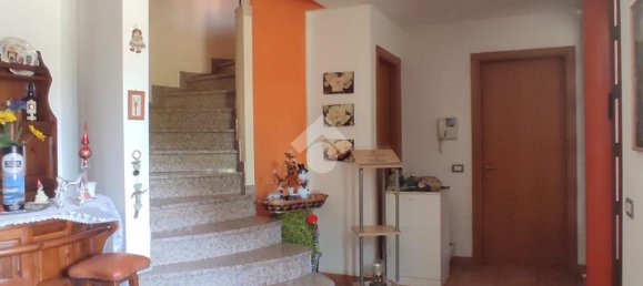 3 bedrooms Villa in Lonate Pozzolo, Italy No. 142619 12