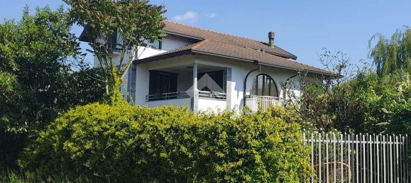 3 bedrooms Villa in Lonate Pozzolo, Italy No. 142619 3