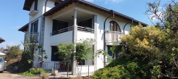 3 bedrooms Villa in Lonate Pozzolo, Italy No. 142619 4