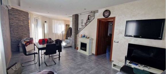 2 bedrooms Villa in Leggiuno, Italy No. 1624 4