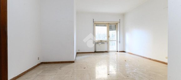 5 rooms Apartment in Rome, Italy No. 54407 2