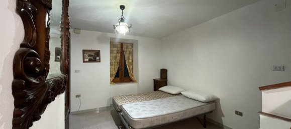 Дом с 4 комнатами в Лонгобарди, Италия № 77250 3