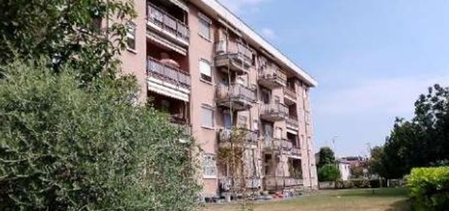 Квартира с 3 комнатами в Роццано, Италия № 64697