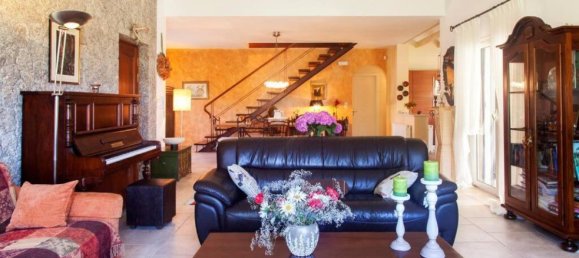 3 bedrooms Villa in Corfu, Greece No. 8643 2