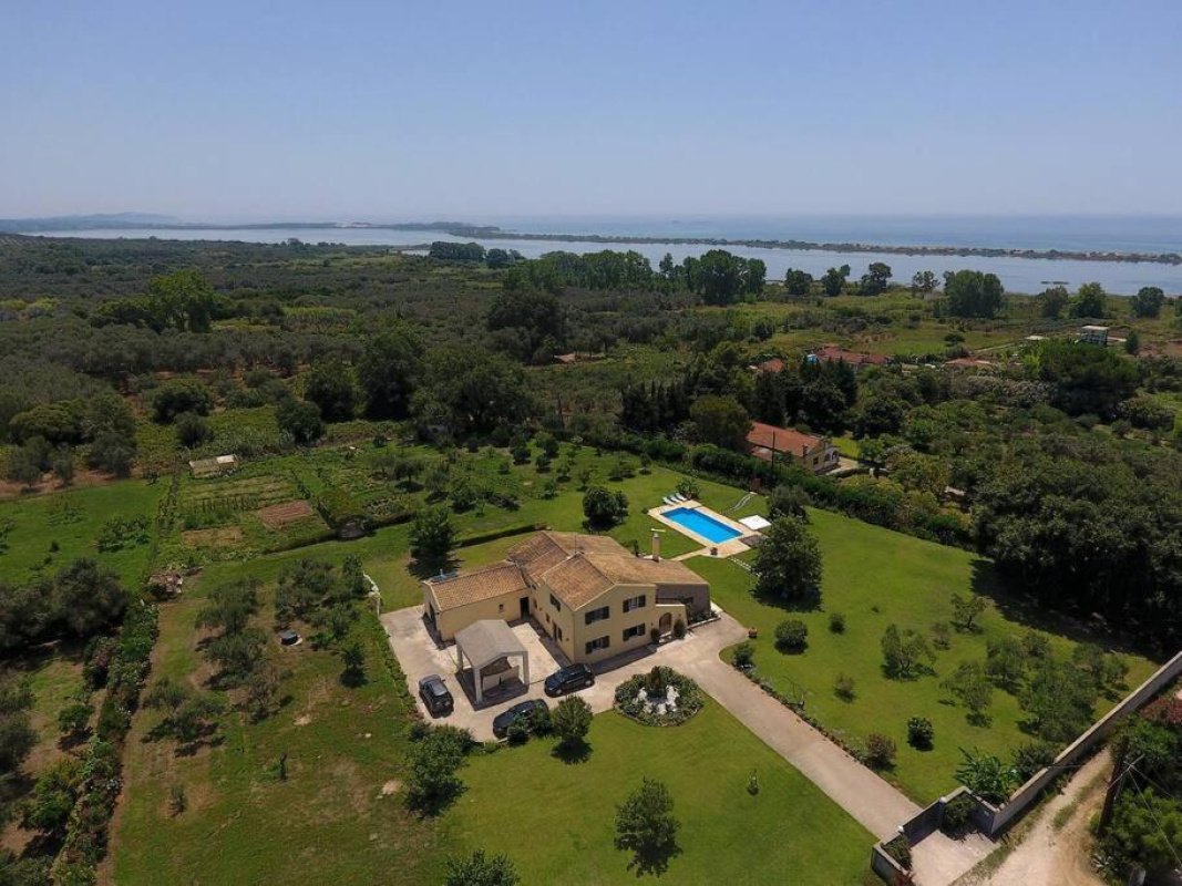 3 bedrooms Villa in Corfu, Greece No. 8643