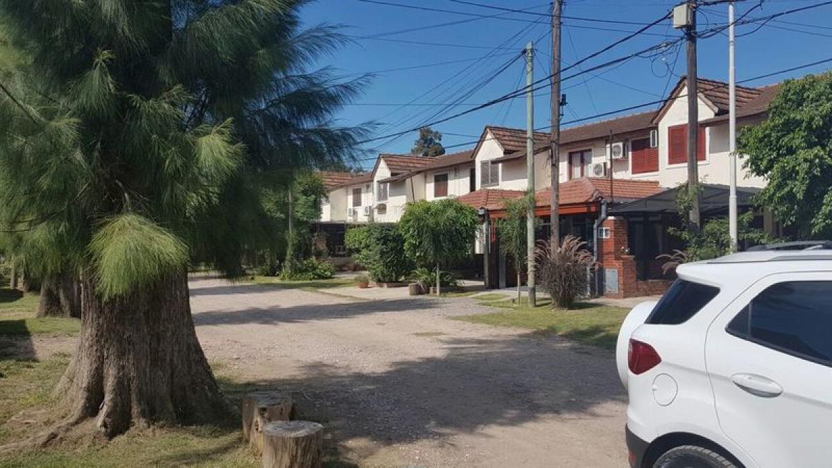 3 bedrooms House in Malvinas Argentinas, Argentina No. 69602