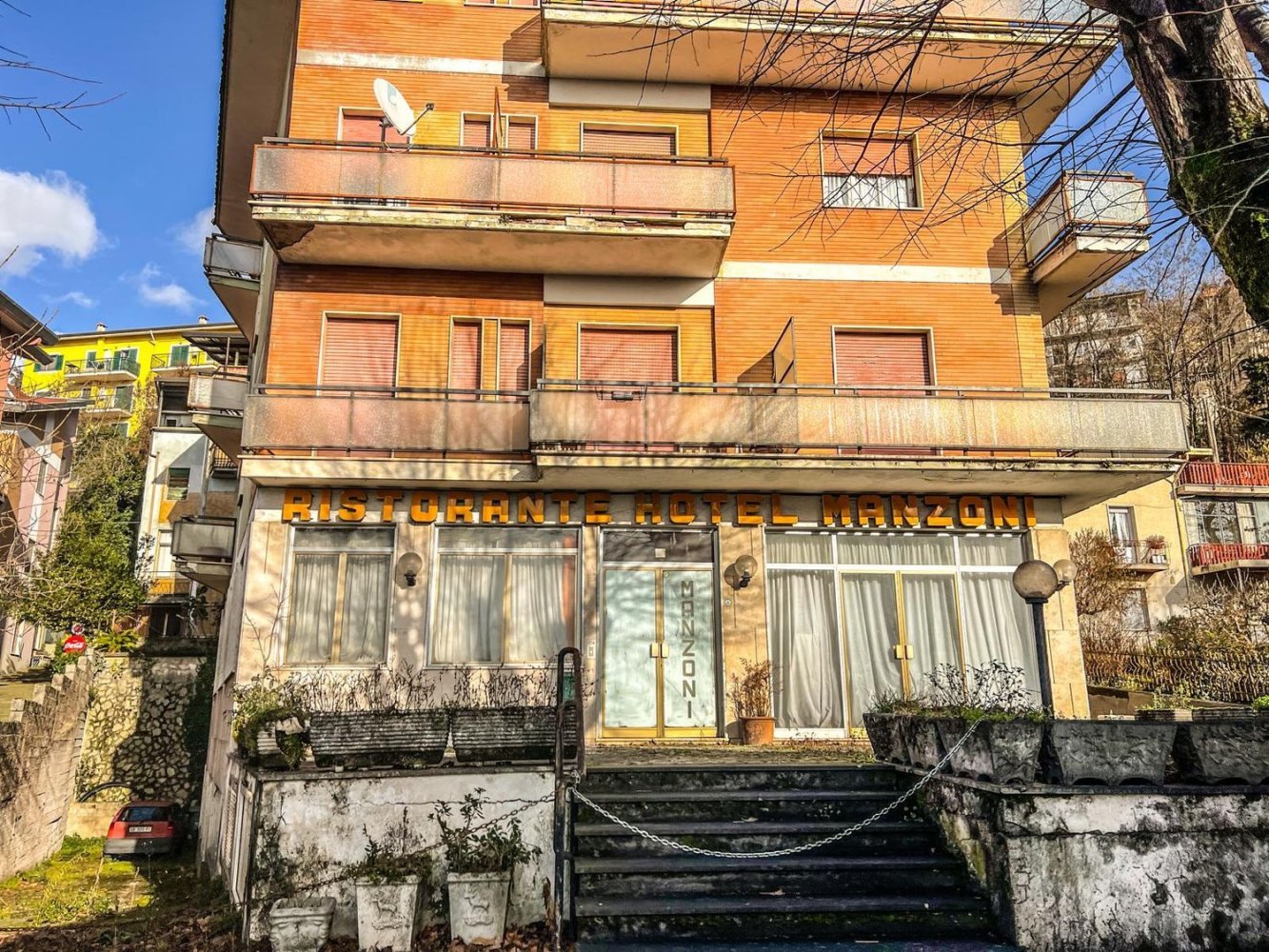 Коммерческая недвижимость 1150м² в Фьюджи, Италия № 219899