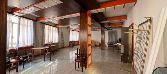 Коммерческая недвижимость 1150м² в Фьюджи, Италия № 219899 7