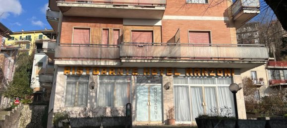 Коммерческая недвижимость 1150м² в Фьюджи, Италия № 219899 11