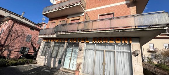 Коммерческая недвижимость 1150м² в Фьюджи, Италия № 219899 10