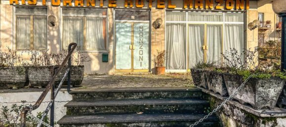 Коммерческая недвижимость 1150м² в Фьюджи, Италия № 219899 4