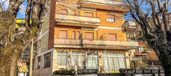 Коммерческая недвижимость 1150м² в Фьюджи, Италия № 219899 6