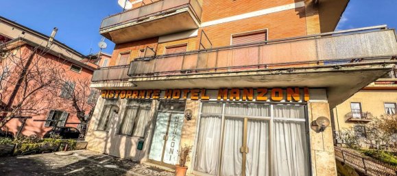 Коммерческая недвижимость 1150м² в Фьюджи, Италия № 219899 3