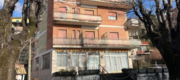 Коммерческая недвижимость 1150м² в Фьюджи, Италия № 219899 13