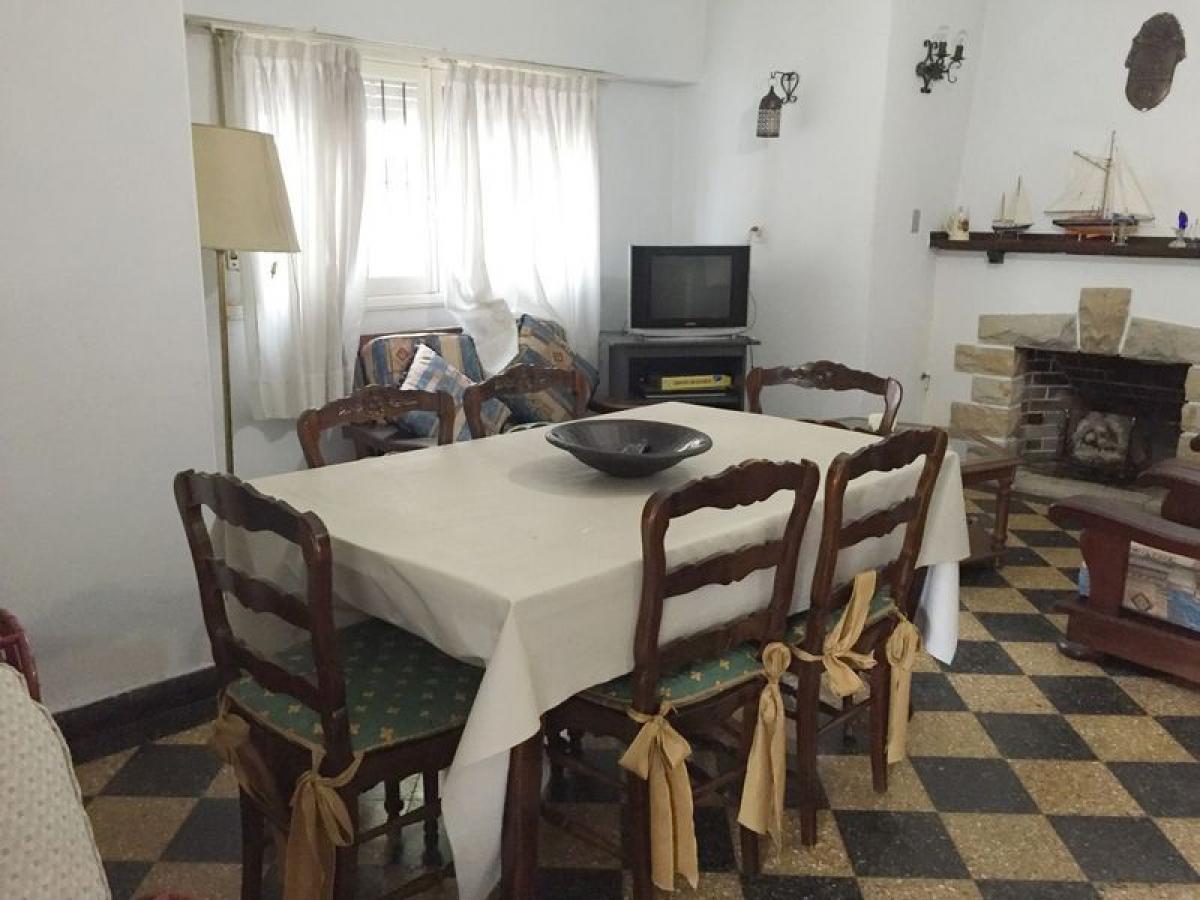 Casa de 3 dormitorios en Mar del Plata, Argentina No. 87763