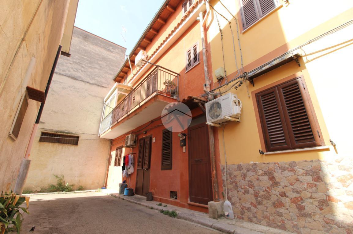 Квартира с 4 комнатами в Палермо, Италия № 234917