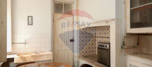 551m² Building in Caldas da Rainha, Portugal No. 63037 4