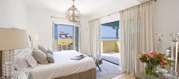 4 bedrooms Villa in Limassol, Cyprus No. 18622 3