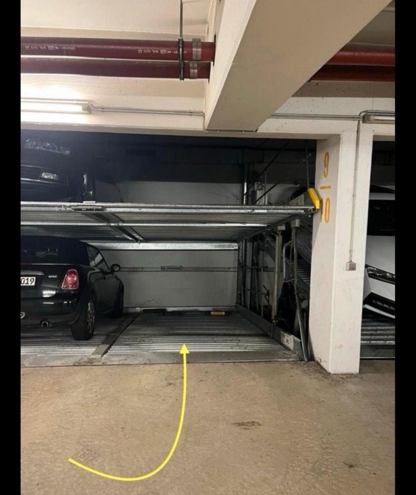  موقف سيارات في Nuremberg, Germany رقم 353419