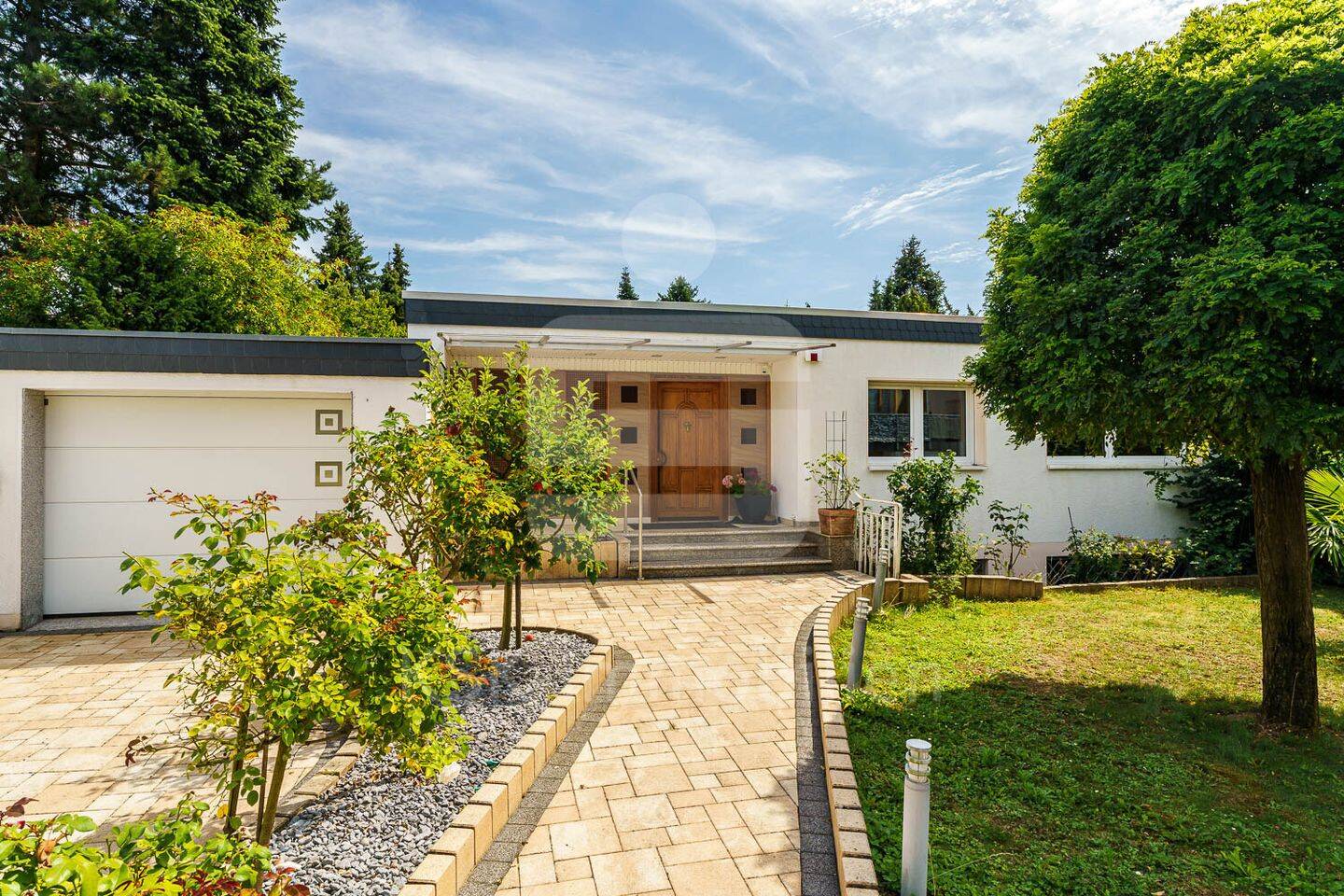 5 bedrooms Bungalow in Bonn, Germany No. 357213