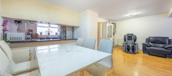 3 bedrooms House in Colindale, United Kingdom No. 7837 3