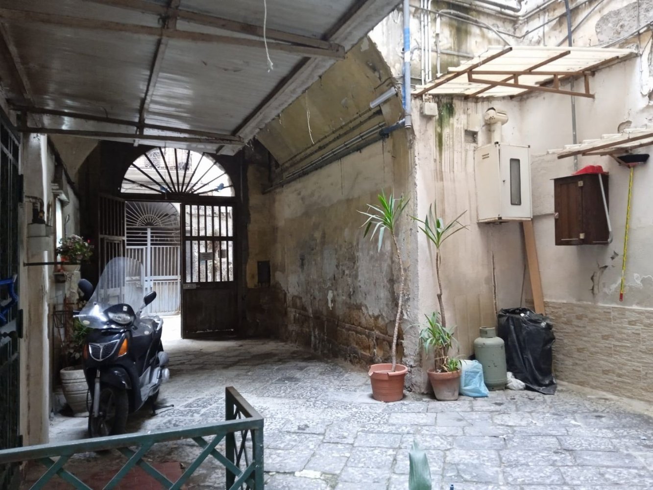 3 rooms Apartment in Naples, Italy No. 222629