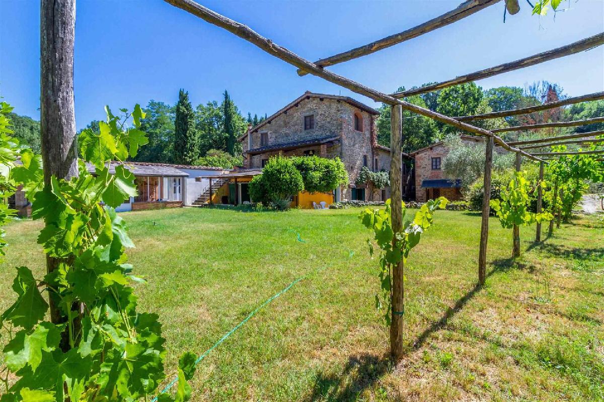 10 bedrooms House in Terranuova Bracciolini, Italy No. 228493