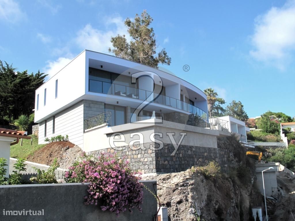 Casa de 3 dormitorios en Canico, Portugal No. 142008