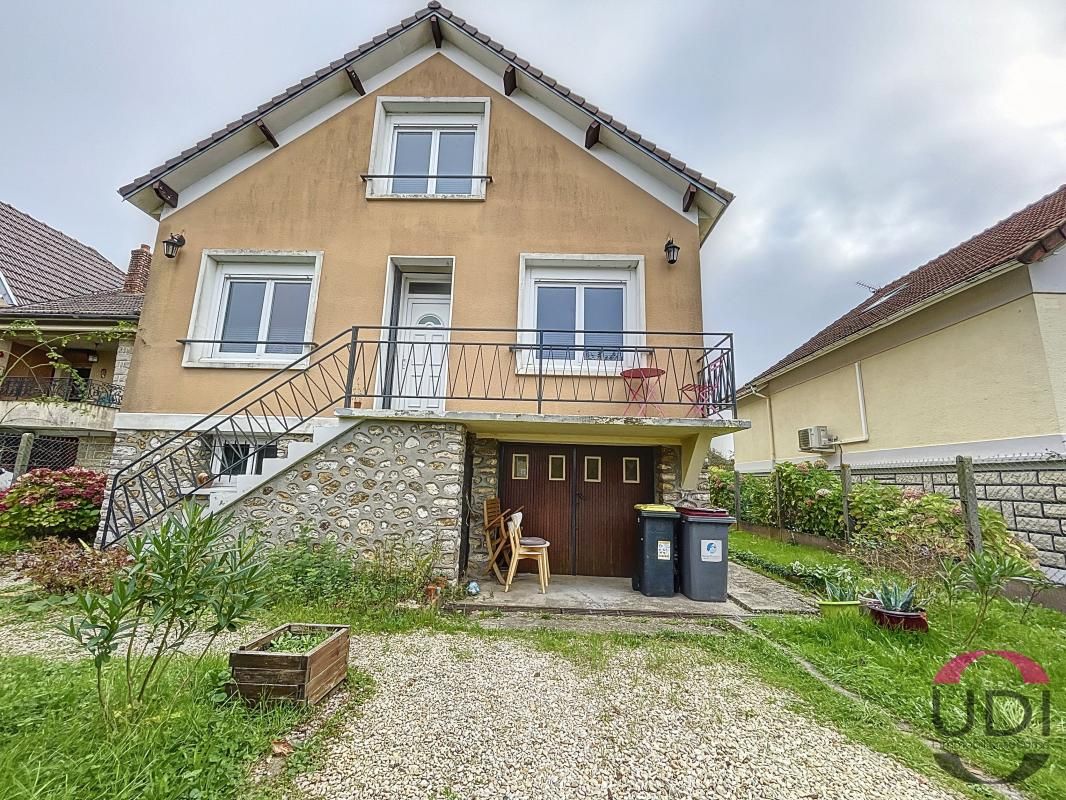 3 غرف نوم منزل في Corbeil-Essonnes, France رقم 161925