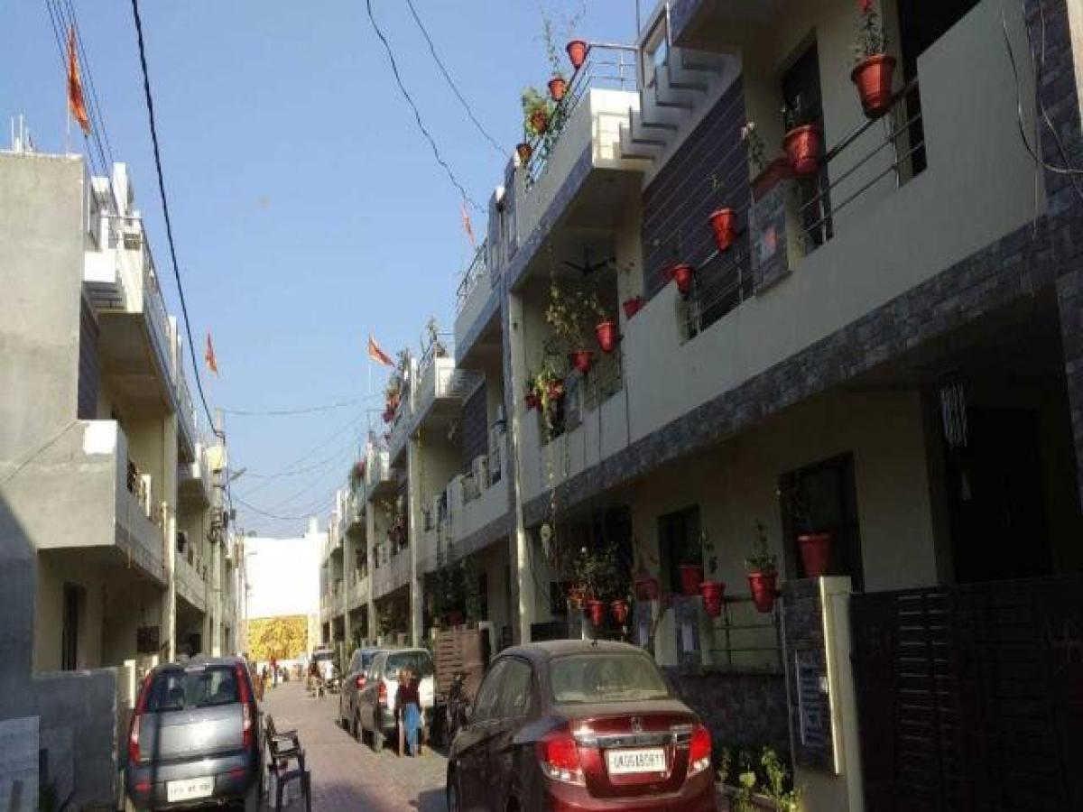 2 bedrooms House in Lucknow, India No. 13385