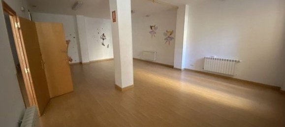 Propiedad comercial en León, Spain 324 m² No. 71414 4