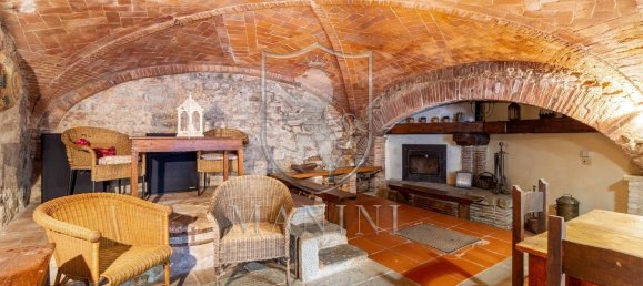 45 rooms House in Terranuova Bracciolini, Italy No. 228497 3