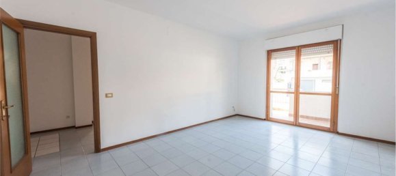 7 rooms Apartment in Pescara, Italy No. 96562 18