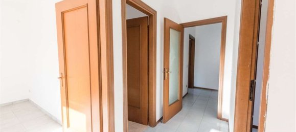 7 rooms Apartment in Pescara, Italy No. 96562 105