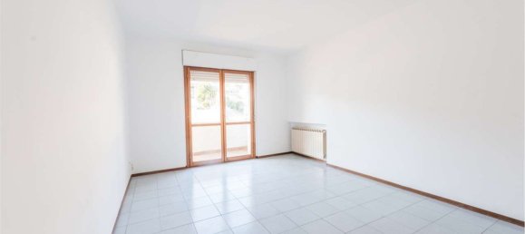 7 rooms Apartment in Pescara, Italy No. 96562 12