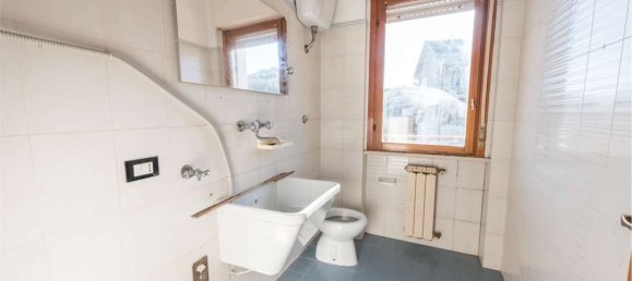 7 rooms Apartment in Pescara, Italy No. 96562 91