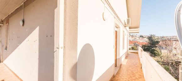 7 rooms Apartment in Pescara, Italy No. 96562 78