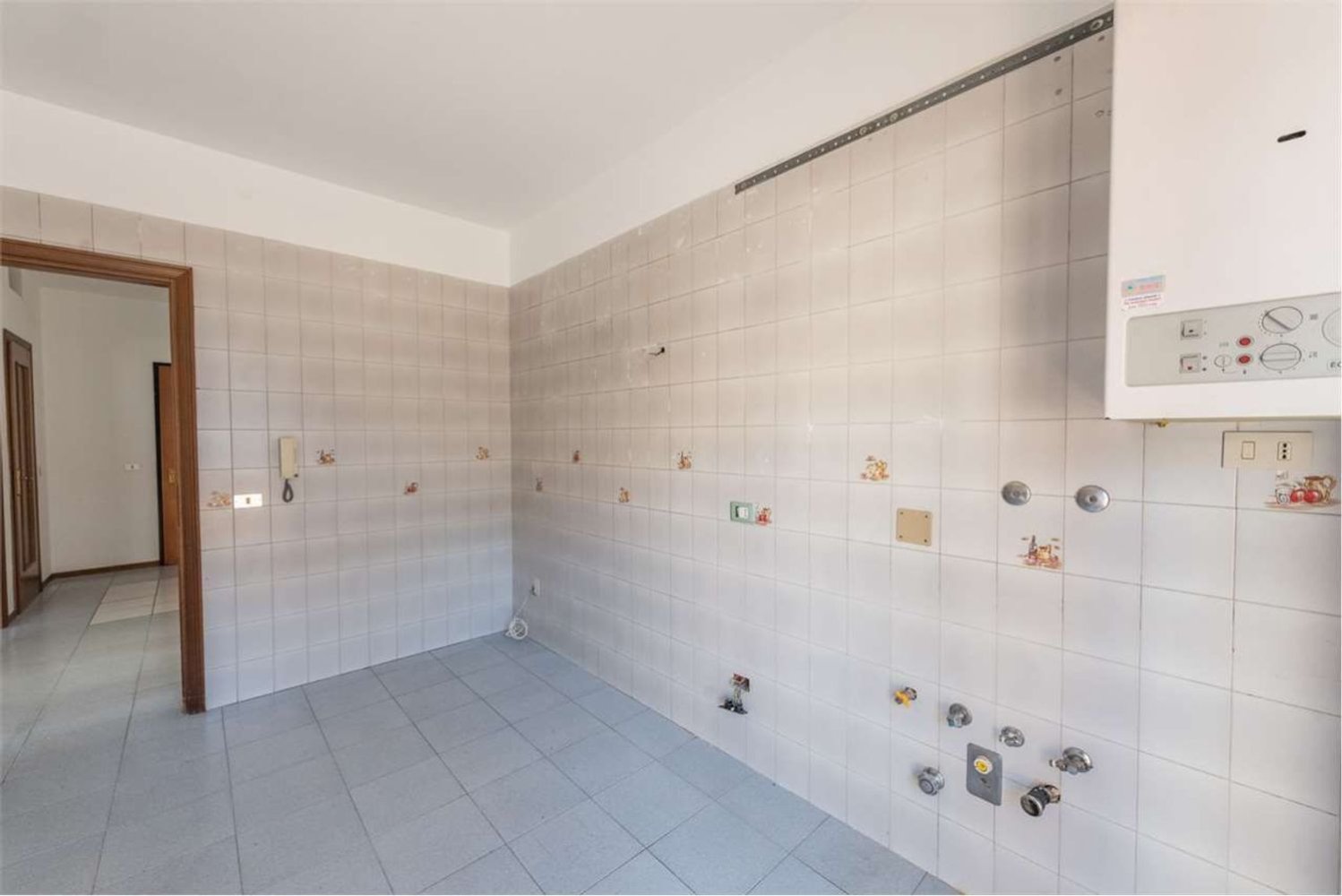 7 rooms Apartment in Pescara, Italy No. 96562