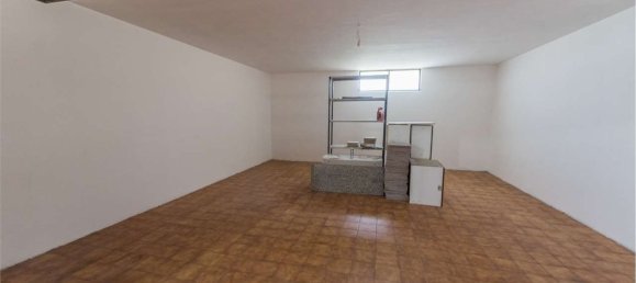 7 rooms Apartment in Pescara, Italy No. 96562 122